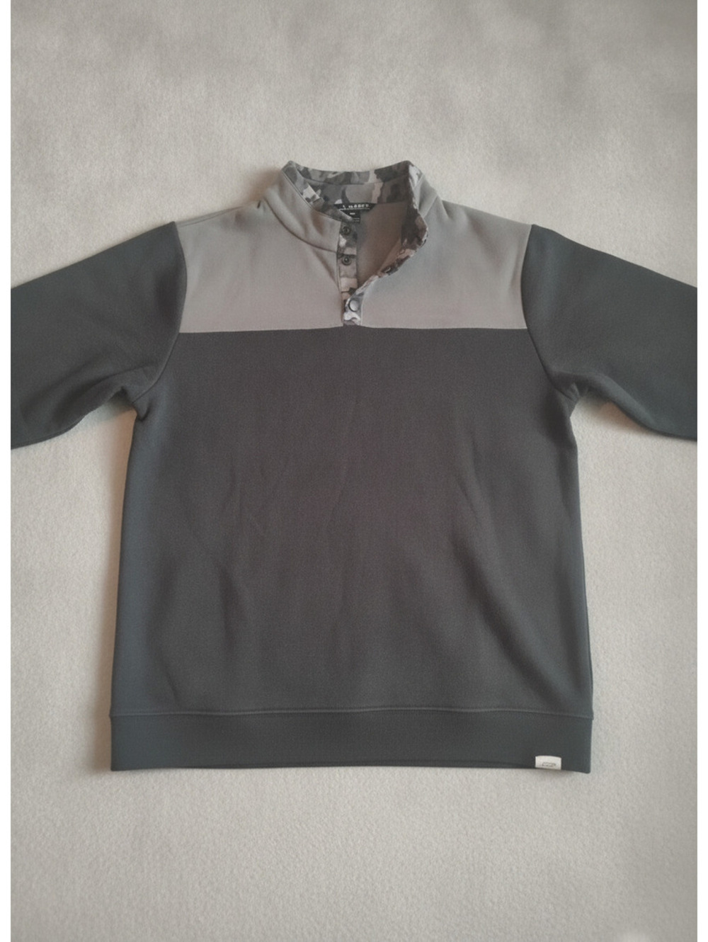 Habit Men's Medium Two-Tone Fleece Pullover with Camouflage Snap Collar
